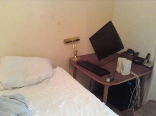 človek lenivosť posteľ monitor